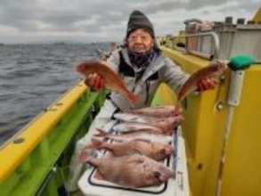 【釣果速報】神奈川県鴨下丸kawanaでマダイ・ワラサGET！最大4.50kg！今乗船すれば絶好調！