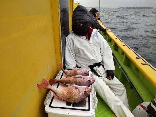 【釣果速報】神奈川県鴨下丸kawanaでマダイ・ワラサGET！最大4.50kg！今乗船すれば絶好調！