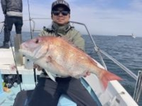 【釣果速報】でか～～～～い！神奈川県村本海事で2.90kgのマダイキャッチ！現在、中～大鯛メインにコンスタントに釣れてる模様です！