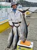 「【釣果速報】神奈川県島きち丸で30kgと29.8kgのキハダ上がる！カツオもアタリ祭り！ノッてる今、大物ゲットの夢を掴め！」の画像1