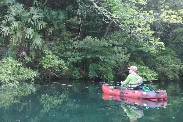 「カヤックフィッシングに必須の釣りアイテムを選んでみた！」の画像