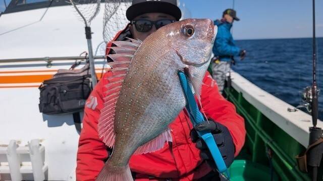 【釣果速報】茨城県弁天丸で大人気のマダイ釣行！船長厳選のポイントで全員ヒットの大熱戦！今後爆釣の予感！