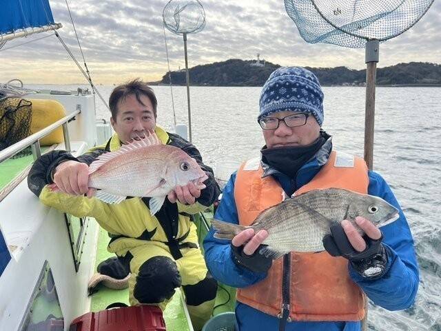 【釣果速報】神奈川県政信丸でカサゴ・クロダイ・マダイGET！アジ竿頭25匹も！幅広で黄色いコロコロしたアジ狙ってみませんか？