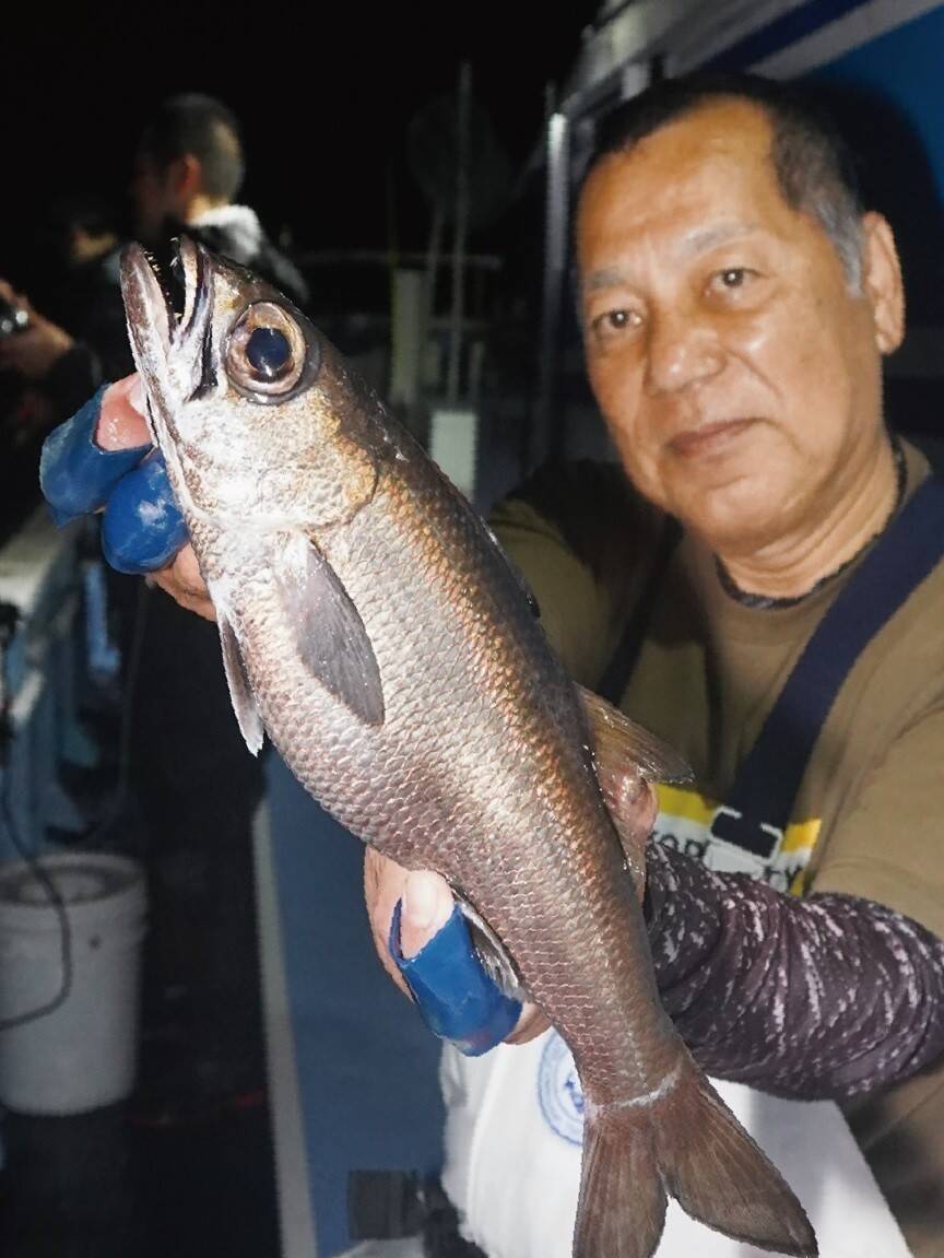 深夜2時出船のリレー釣り　暑さ知らずで満足釣果！