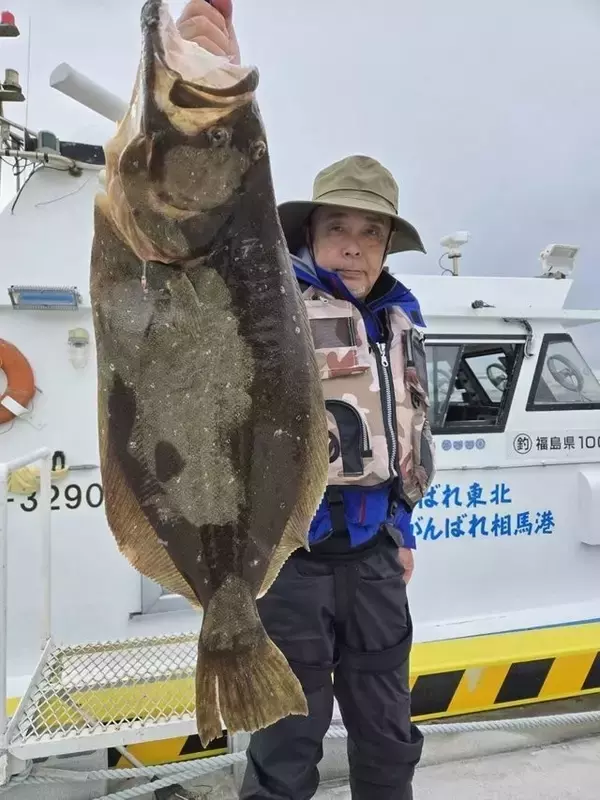 「【釣果速報】90cmの大座布団出る！大型交じり食い順調のヒラメは福島県つりエサ豊漁で狙いに行こう！」の画像
