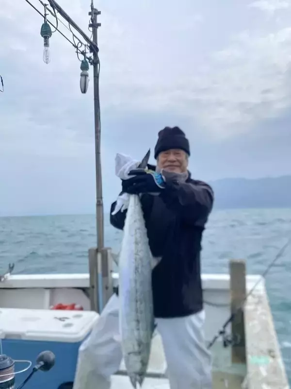 「【釣果速報】福井県三光丸で最大75㎝のメジロGET！青物好調！この勢いに今すぐ乗ろう！」の画像