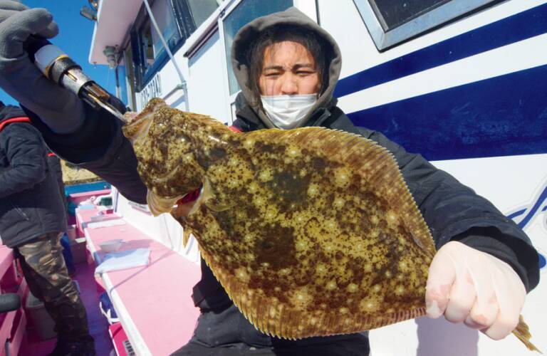 浅場へ突っ込む春ビラメ大原沖でチャンス到来！