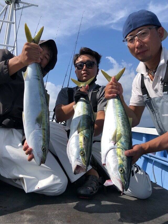 釣果速報 茨城県幸栄丸でカツオ ワラサが連続ヒット ダブルキャッチで好調 今後も期待大 22年10月6日 エキサイトニュース