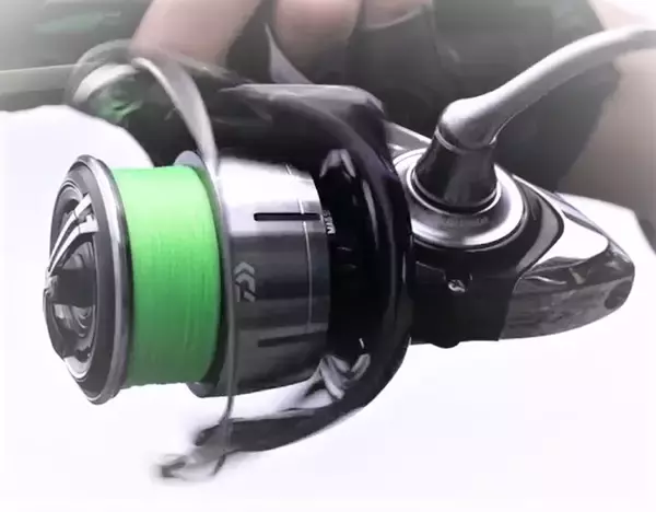 「23レグザ新登場！2023年ダイワのエアドライブデザインを採用したタフなスピニングリール」の画像