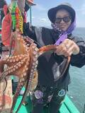 「【釣果速報】兵庫県松秀でマダコ全員キャッチ！一度釣るとクセになるタコ釣りはこの夏絶対挑戦して！」の画像1