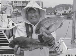 久里浜沖で朝イチ勝負！3本バリ仕掛けでダブル
