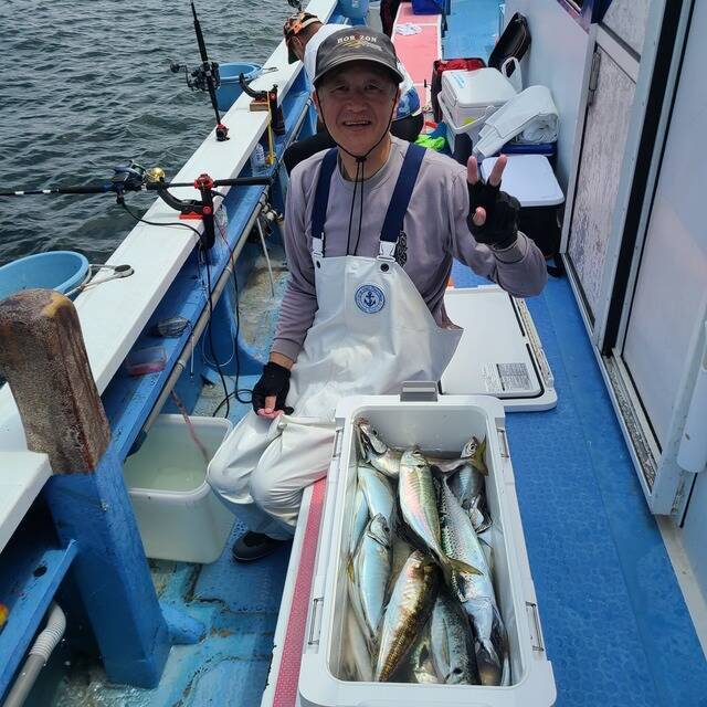 【釣果速報】45cmのメガアジを筆頭に良型アジ続々上がる！質も味も大満足の釣りがしたいなら神奈川県成銀丸一択！