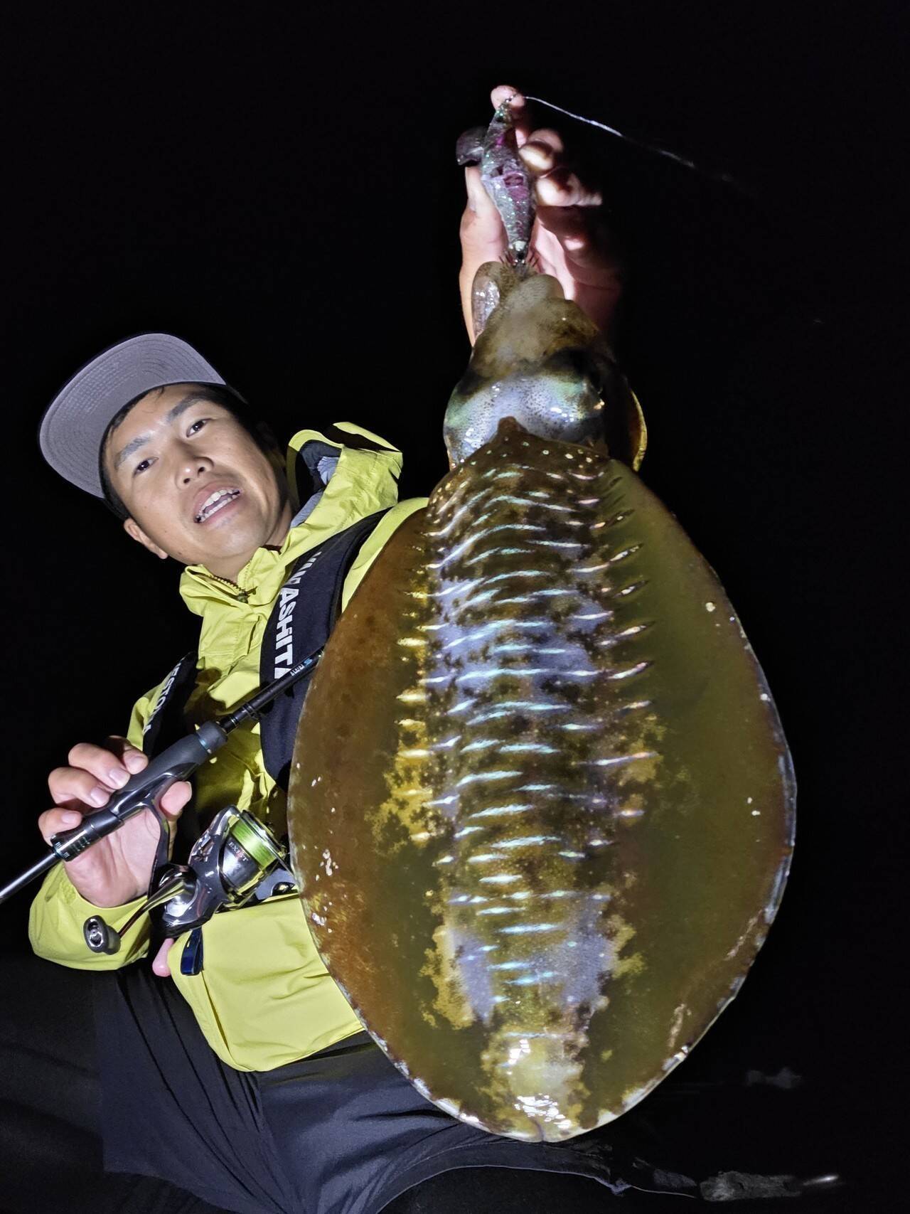 初冬は良型が数釣れる！？初冬エギングの攻略法をエギング大好きヤマシタスタッフ木原がご紹介！！