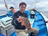 「【釣果速報】神奈川県佐島海楽園がカサゴ全員ゲットで絶好調！アカハタ・クロムツも登場でお土産ばっちり！釣れてる今、行くしかないっしょ！」の画像1