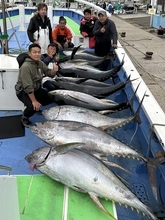 【釣果速報】豊漁でキハダのベルトコンベアーができちゃった！神奈川県大松丸のマグロ船は連日絶好調！