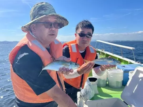 「【釣果速報】神奈川県政信丸でアジのアタリが大爆発！釣れすぎて笑いが止まらない釣行を体験してみませんか？」の画像