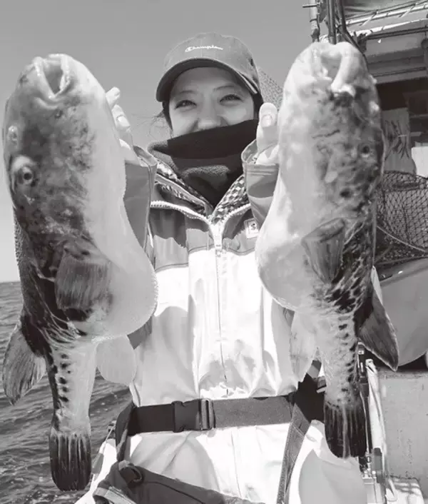 釣り仲間と盛り上がる　富浦沖のトラフグ祭り
