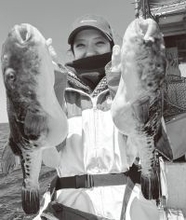 釣り仲間と盛り上がる　富浦沖のトラフグ祭り