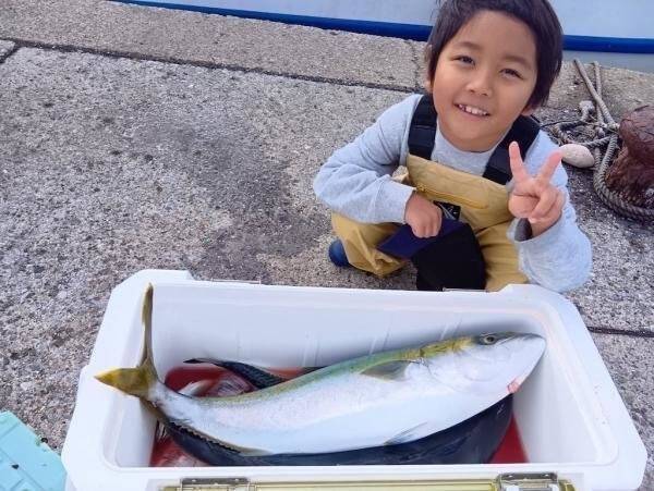 【釣果速報】神奈川県あまさけや丸でワラサ・カンパチ・アジなどと人気魚種続々ゲット！いろいろな魚との出会いを楽しみたい人は即予約を！