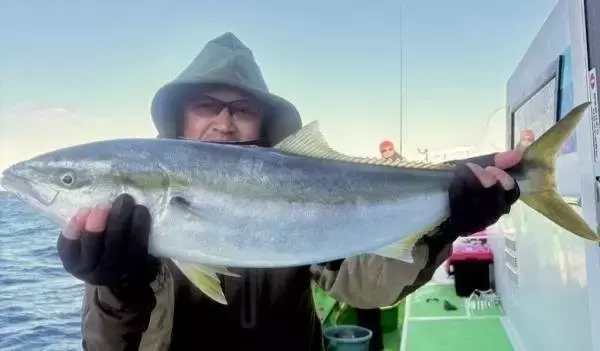 「【釣果速報】神奈川県あまさけや丸でヒラメ&マダイ&ワラサなどGET！三大人気魚種が揃い踏み！このチャンスを絶対逃すな！」の画像