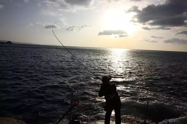 「聖地・高知県沖の島でデカグレハンター・北村憲一がプロトロッドで挑む「口太グレ」」の画像