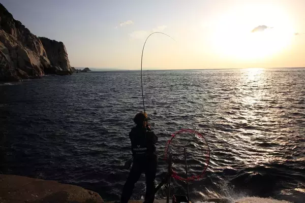 「聖地・高知県沖の島でデカグレハンター・北村憲一がプロトロッドで挑む「口太グレ」」の画像