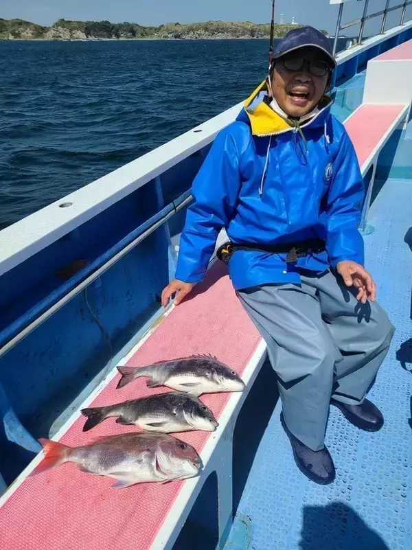 「【釣果速報】神奈川県成銀丸で2.80kgのマダイをキャッチ！クロダイ・イナダも交じり豪華なお土産に！神奈川県成銀丸ならお土産確保間違いなし！」の画像