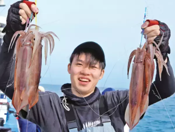 「沖イカシーンの大復活だ！洲ノ崎沖でニセマイカ活発」の画像