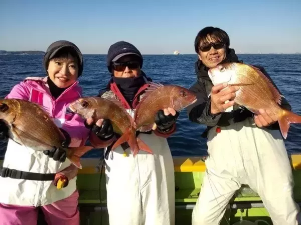 「【釣果速報】神奈川県鴨下丸kawanaでイナダ・マダイ・クロダイと人気魚種続々ゲット！いろいろな魚との出会いを楽しみたい人は即予約を！」の画像