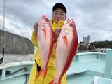 「【釣果速報】静岡県久寿丸で3.50kgの巨大オナガダイゲット！あなたも真っ赤な海の宝石を捕まえに行きませんか？」の画像2