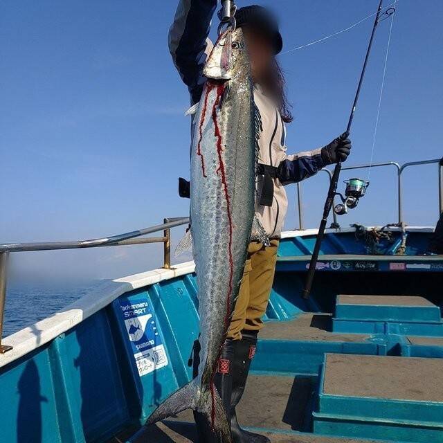【釣果速報】和歌山県heyheyshipで83cmの巨大ブリ釣れる！まるまる太ったメジロもキャッチ！順調にサイズアップしている青物をキャッチしに行こう！