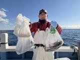 「【釣果速報】スルメイカ続々ヒットでお土産いっぱい！あなたも神奈川県大松丸で食べ頃サイズを狙おう！」の画像2