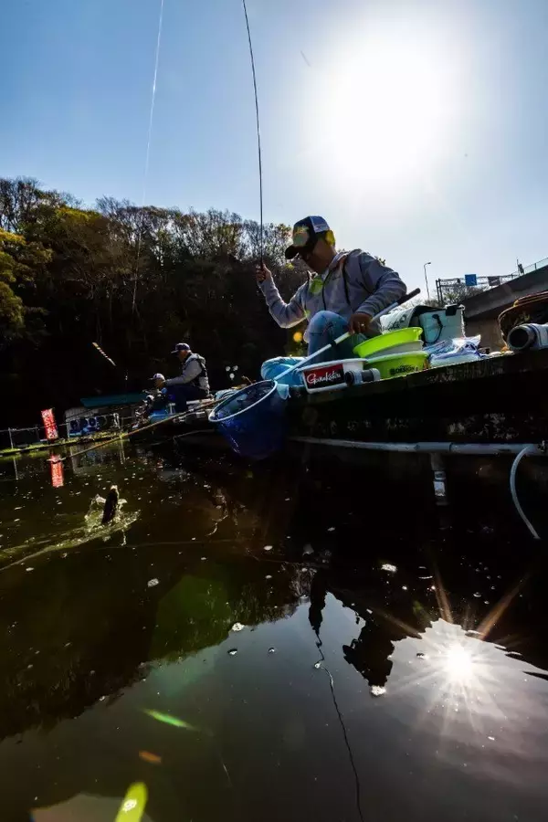 「200尾！？がまかつのへら竿「千早」7尺が勇躍！これぞ“ヤマシンセット”の真骨頂、バラケも食わせる超絶セットが炸裂！！」の画像