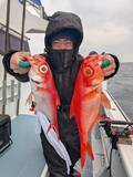 「【釣果速報】クーラーボックスが真っ赤っ赤！良型キンメダイ好調でお土産キープ！神奈川県太郎丸の勢いに今後も期待大！」の画像2