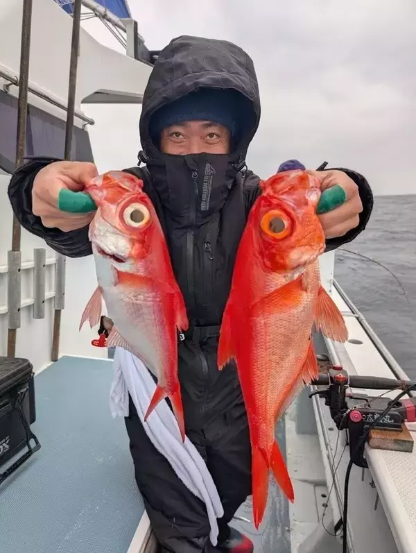 「【釣果速報】クーラーボックスが真っ赤っ赤！良型キンメダイ好調でお土産キープ！神奈川県太郎丸の勢いに今後も期待大！」の画像