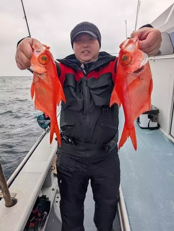 「【釣果速報】クーラーボックスが真っ赤っ赤！良型キンメダイ好調でお土産キープ！神奈川県太郎丸の勢いに今後も期待大！」の画像