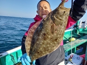 【釣果速報】65cmのヒラメ上がる！ハタもGETで好調！人気魚種を狙うなら和歌山県大南荘勝丸に乗船だ！