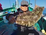 「【釣果速報】65cmのヒラメ上がる！ハタもGETで好調！人気魚種を狙うなら和歌山県大南荘勝丸に乗船だ！」の画像3