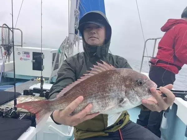 【釣果速報】神奈川県村本海事で1.80kgの良型マダイをゲット！多彩なゲストも見え釣行は大充実！