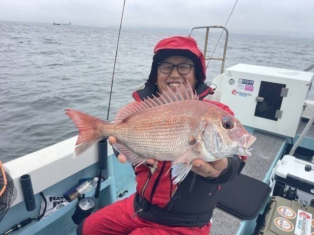 【釣果速報】神奈川県村本海事で1.80kgの良型マダイをゲット！多彩なゲストも見え釣行は大充実！