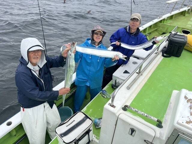 【釣果速報】神奈川県政信丸で全員のクーラーがタチウオで満タンに！トップシーズンの今は記録更新のチャンス！