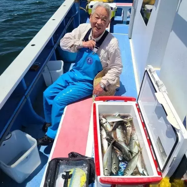 「【釣果速報】初心者さんも速攻ヒットで大盛りあがり！！神奈川県成銀丸で質も量も大満足のマアジ釣行を楽しもう！」の画像