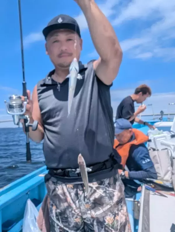 「【釣果速報】千葉県林遊船で48cmクロダイゲット！良型シロギスも大漁で大満足の釣果に！乗船するなら今でしょ！」の画像