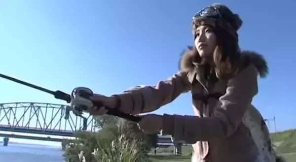 「りんかちゃんみたいな釣りガールと一緒にバスを釣りたい！おすすめのタックル特集」の画像