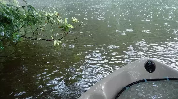 雨の多い梅雨の時期にバスを釣るにはどうすればいいの？おすすめルアー特集