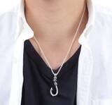 「釣り針をネックレスにしている意味を知りたい！釣りにまつわるおすすめアイテムをチェック」の画像1