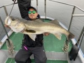 【釣果速報】千葉県TARGETで大人気のシーバス釣行！船長厳選のポイントで全員ヒットの大熱戦！今後も爆釣の予感！