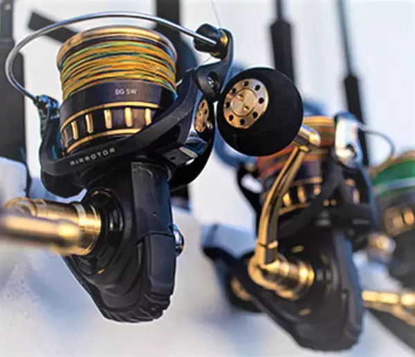 「23BG SWは2023年新登場のフルメタルボディ採用スピニングリール！【ダイワ】」の画像