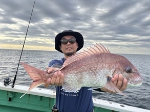 【釣果速報】神奈川県喜久丸で0.8kgの良型のハナダイをゲット！クーラーボックスは人気魚種でいっぱい！ヒット多数な今がチャンス！