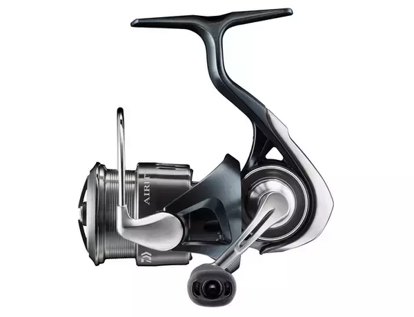 「24エアリティSTは2024年新登場の繊細+ダイレクトな巻き心地を実現した超軽量スピニングリール【ダイワ】」の画像